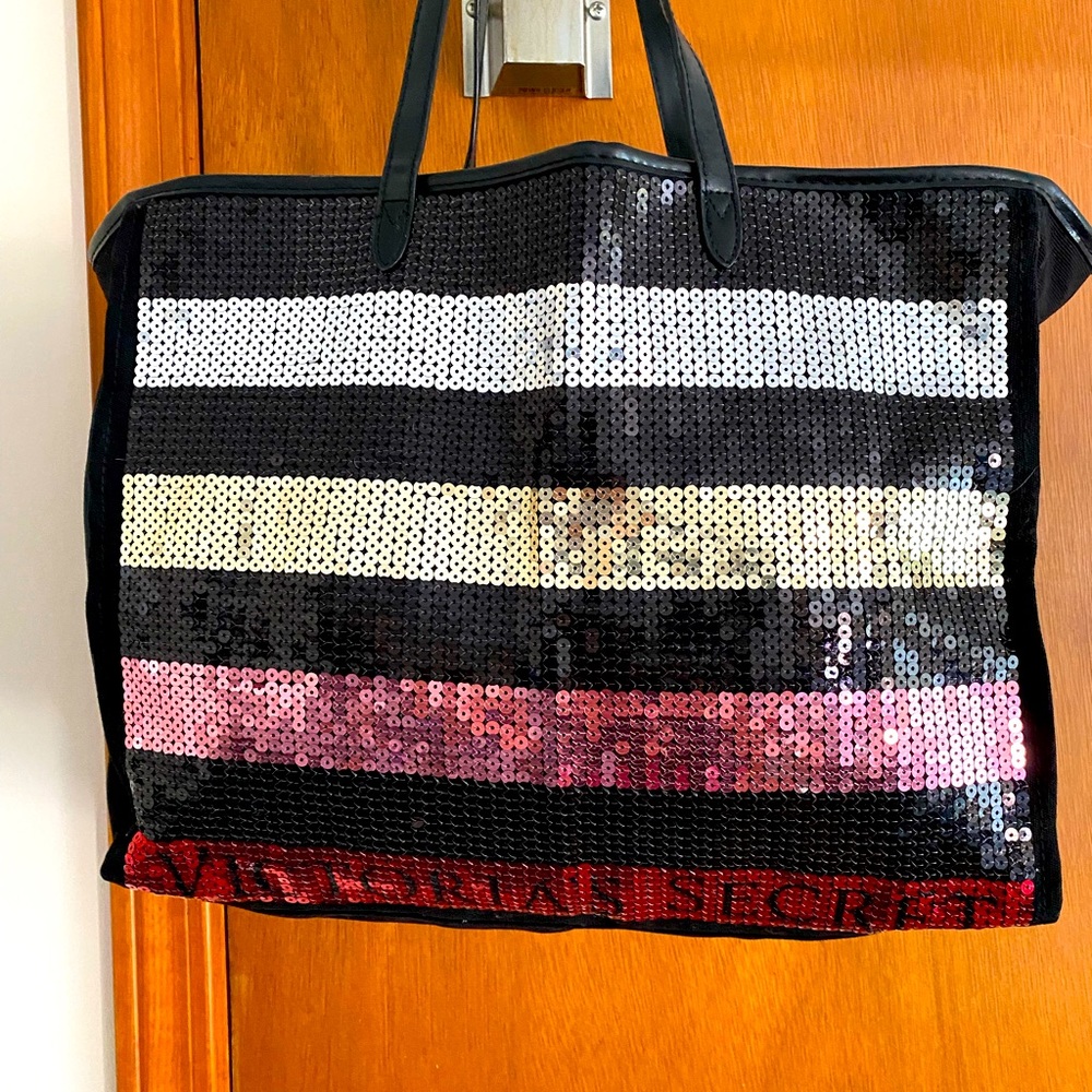 VS overnight tote